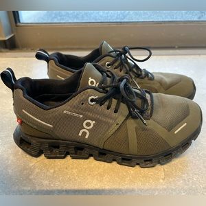 Olive-colored Cloud 5 Waterproof Running Shoe (Women), Size 5.5; lightly used